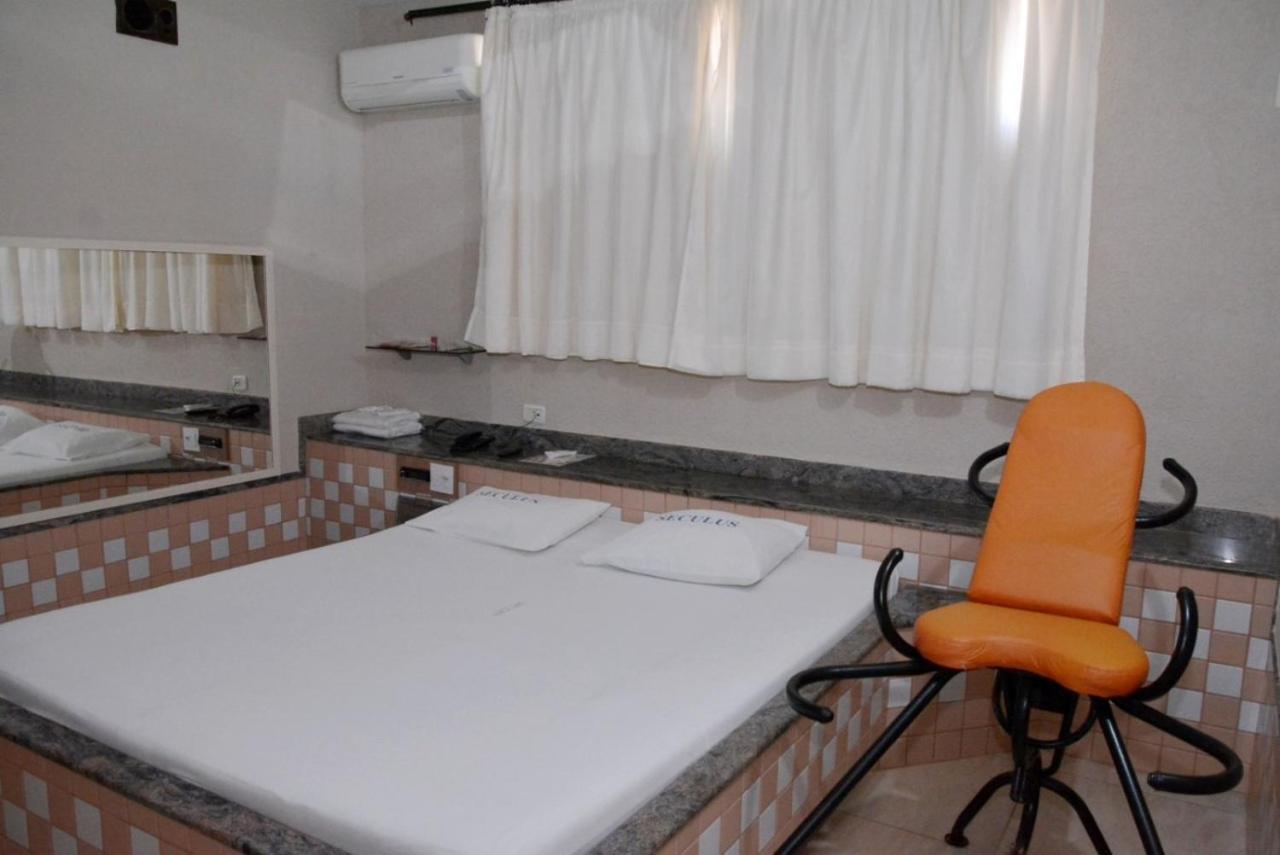 Motel Seculus บาร์เรโตส ภายนอก รูปภาพ