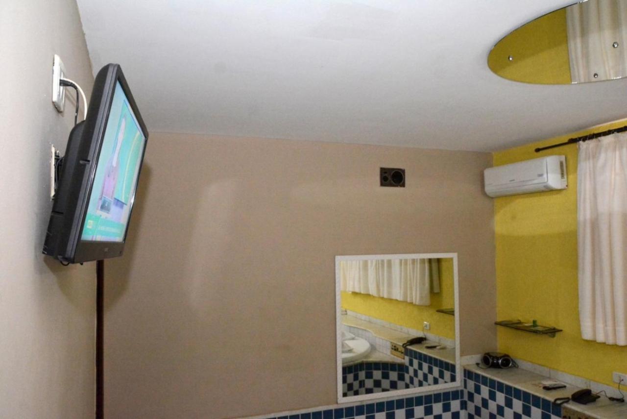 Motel Seculus บาร์เรโตส ภายนอก รูปภาพ
